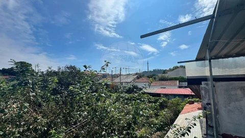 Moradia T3 para Venda em Oliveira do Douro