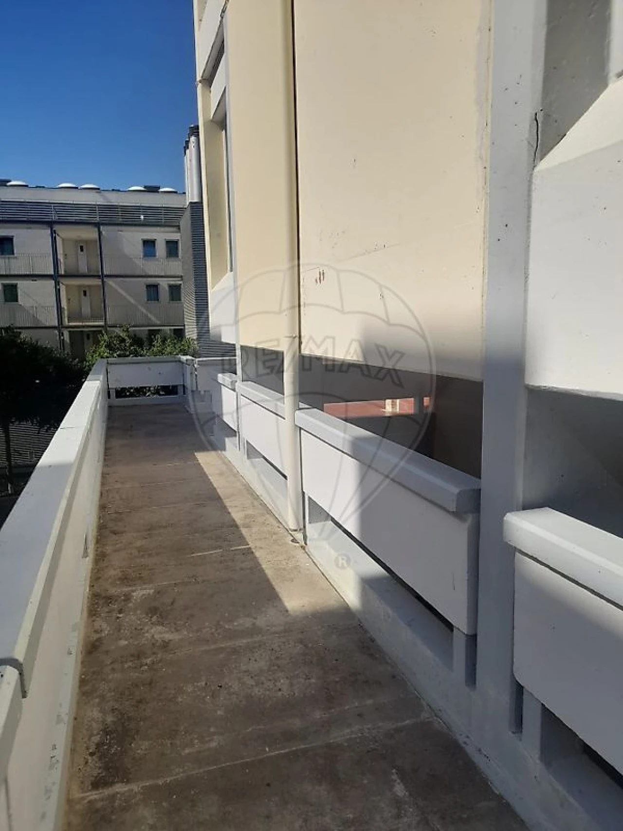 Apartamento T1 para Venda em Carvalhal Foto 3