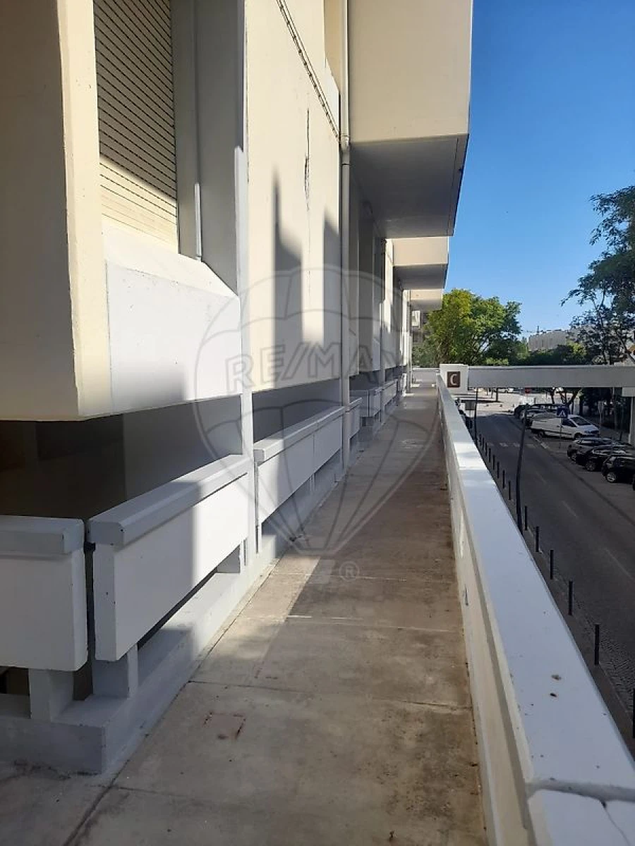 Apartamento T1 para Venda em Carvalhal Foto 9