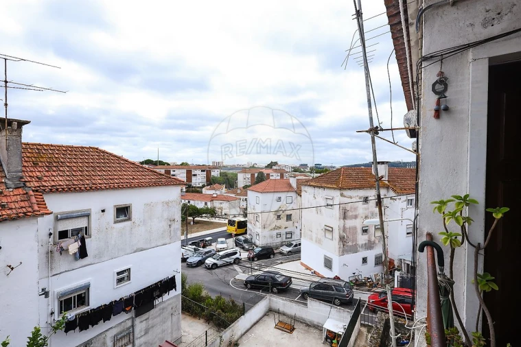 Apartamento T2 para Venda em Pontinha e Famões Foto 17