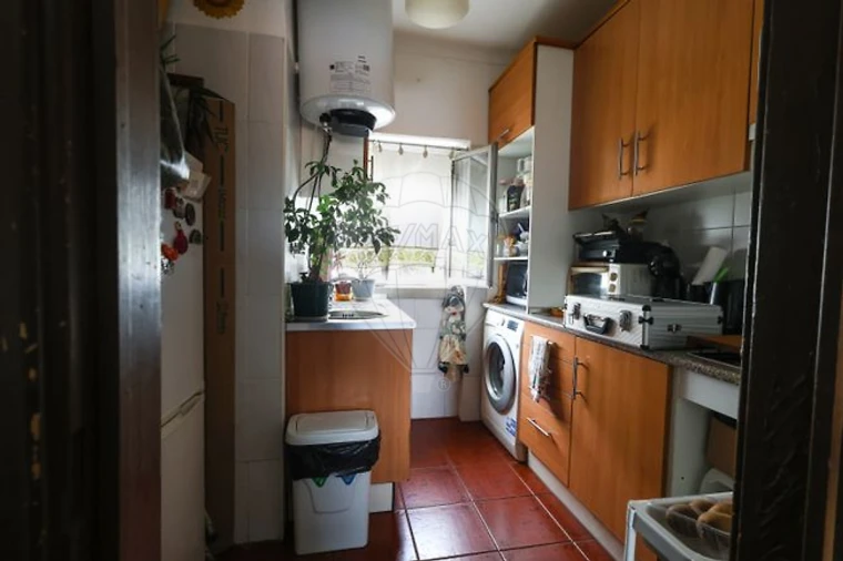 Apartamento T2 para Venda em Pontinha e Famões Foto 10