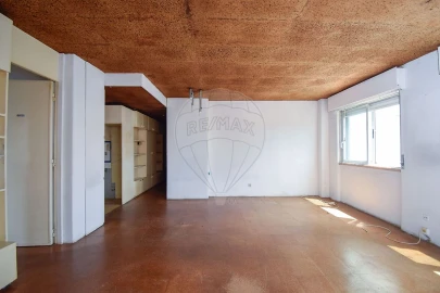 Apartamento T1 para Venda em Queluz e Belas