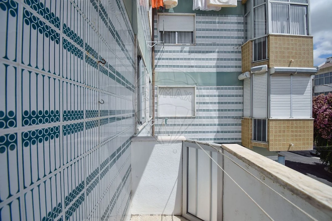 Apartamento T1 para Venda em Queluz e Belas Foto 17