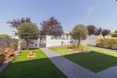 Moradia T3 para Venda em São João das Lampas e Terrugem