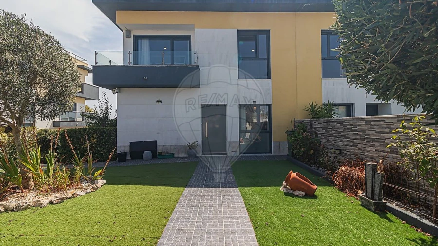 Moradia T3 para Venda em São João das Lampas e Terrugem