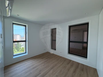 Apartamento T2 para Arrendamento em Mafamude e Vilar do Paraíso