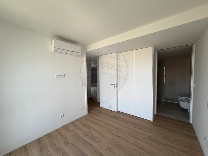 Apartamento T2 para Arrendamento em Mafamude e Vilar do Paraíso Foto 3
