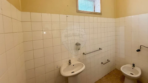 Loja para Arrendamento em Sertã