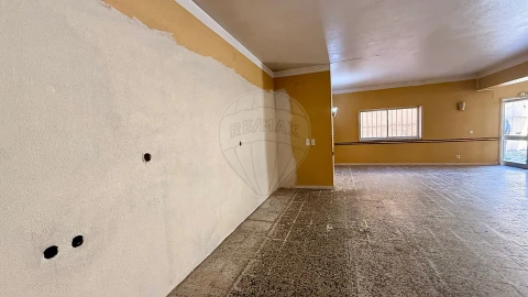 Loja para Arrendamento em Sertã