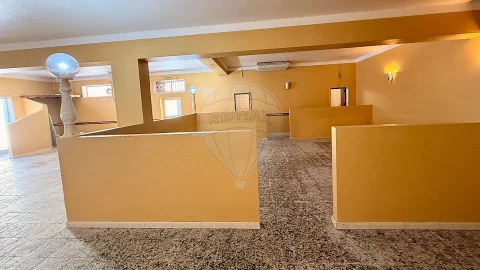Loja para Arrendamento em Sertã