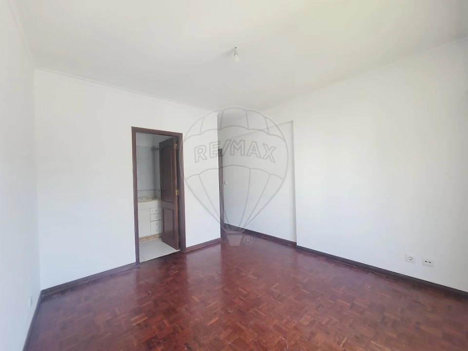 Apartamento T3 para Venda em Rio de Mouro Foto 11