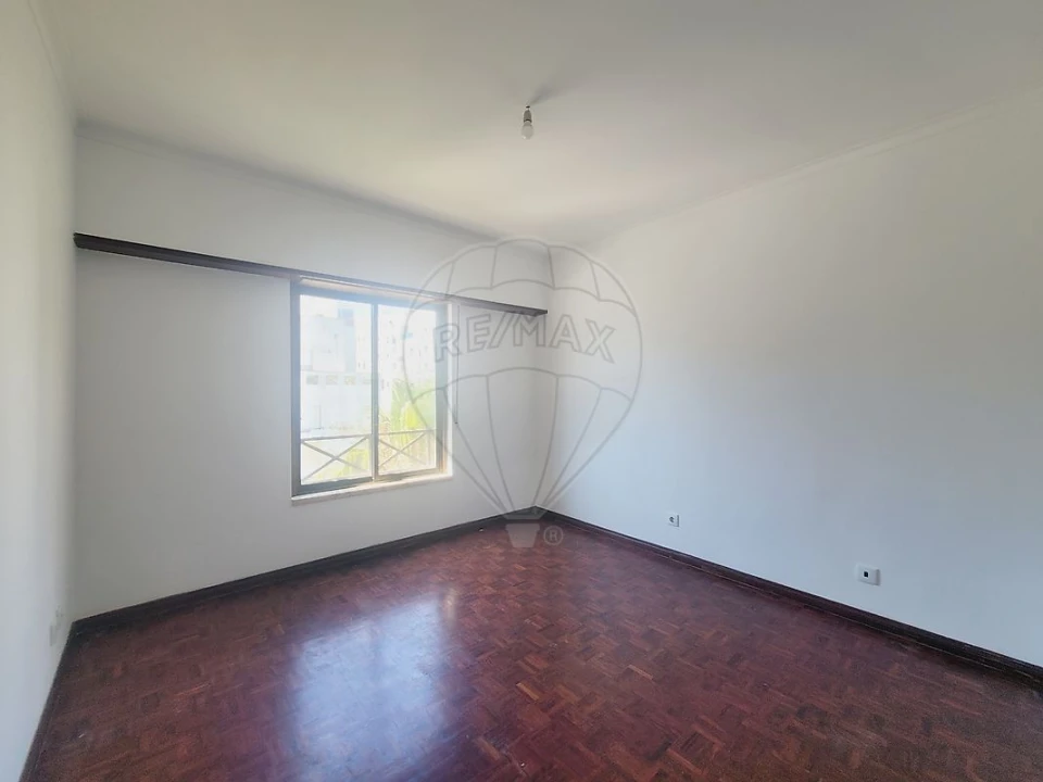 Apartamento T3 para Venda em Rio de Mouro Foto 12
