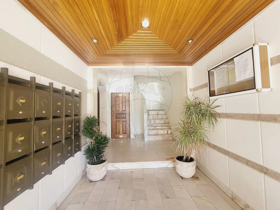 Apartamento T3 para Venda em Rio de Mouro Foto 8