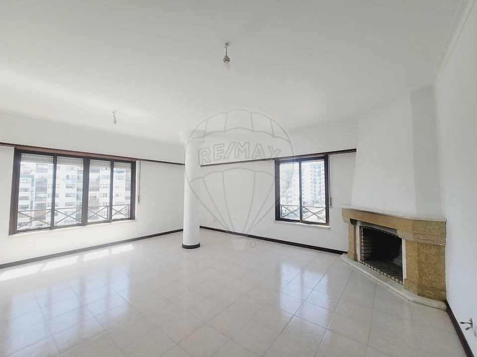 Apartamento T3 para Venda em Rio de Mouro Foto 18