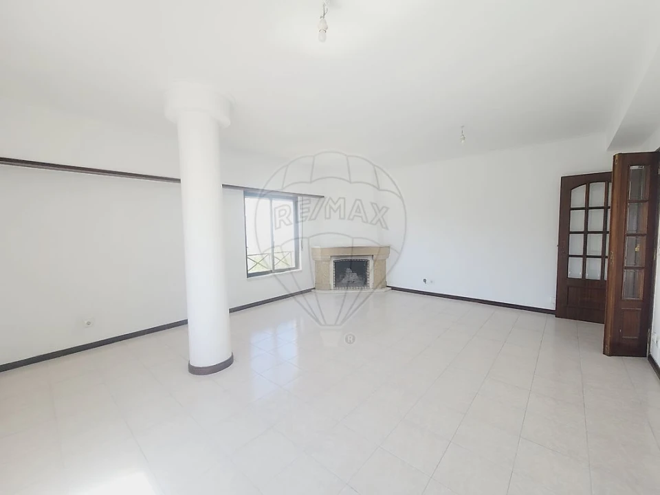 Apartamento T3 para Venda em Rio de Mouro Foto 17