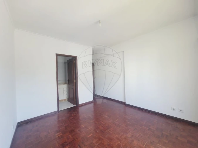 Apartamento T3 para Venda em Rio de Mouro Foto 11