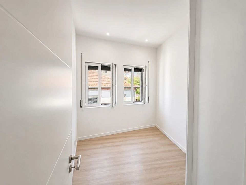 Apartamento T5 para Venda em Pedrouços Foto 16