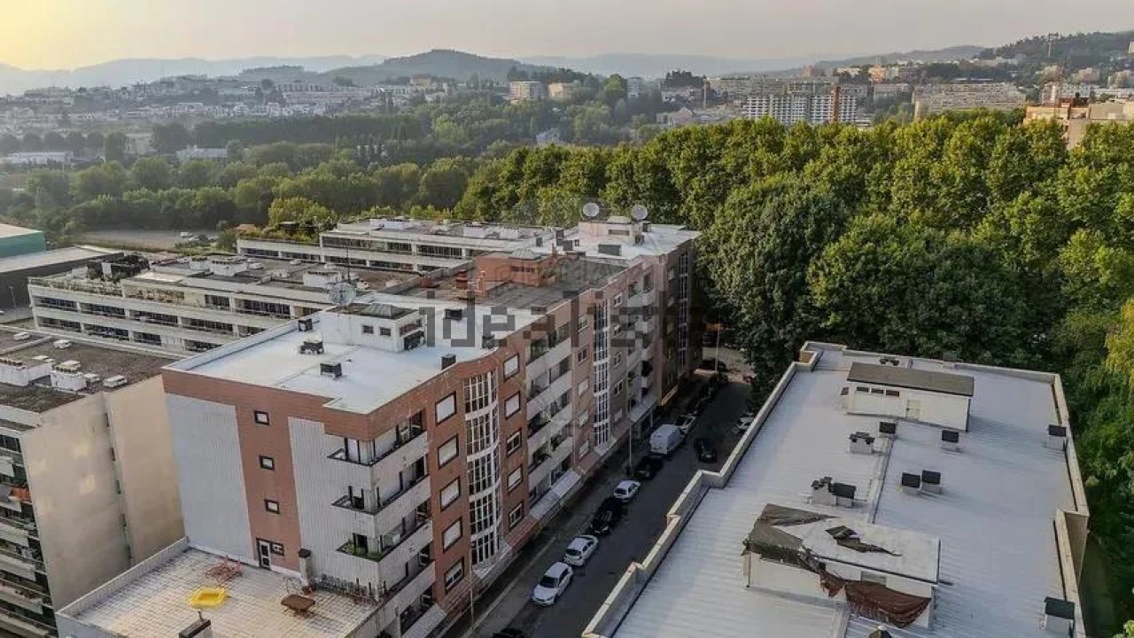 Apartamento T4 para Venda em Creixomil Foto 36