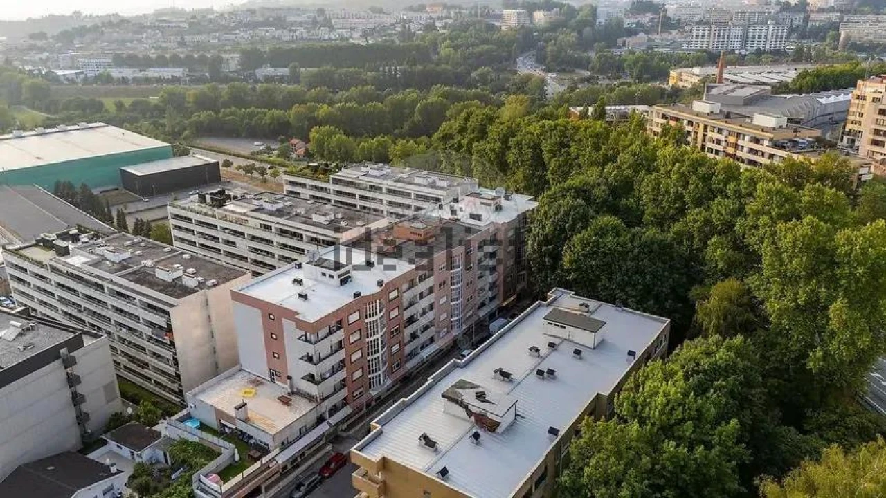 Apartamento T4 para Venda em Creixomil Foto 38
