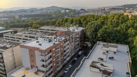 Apartamento T4 para Venda em Creixomil