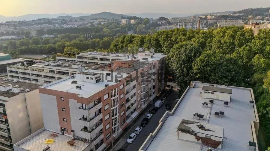 Apartamento T4 para Venda em Creixomil Foto 36