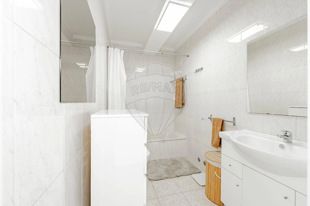 Apartamento T4 para Venda em Creixomil Foto 32