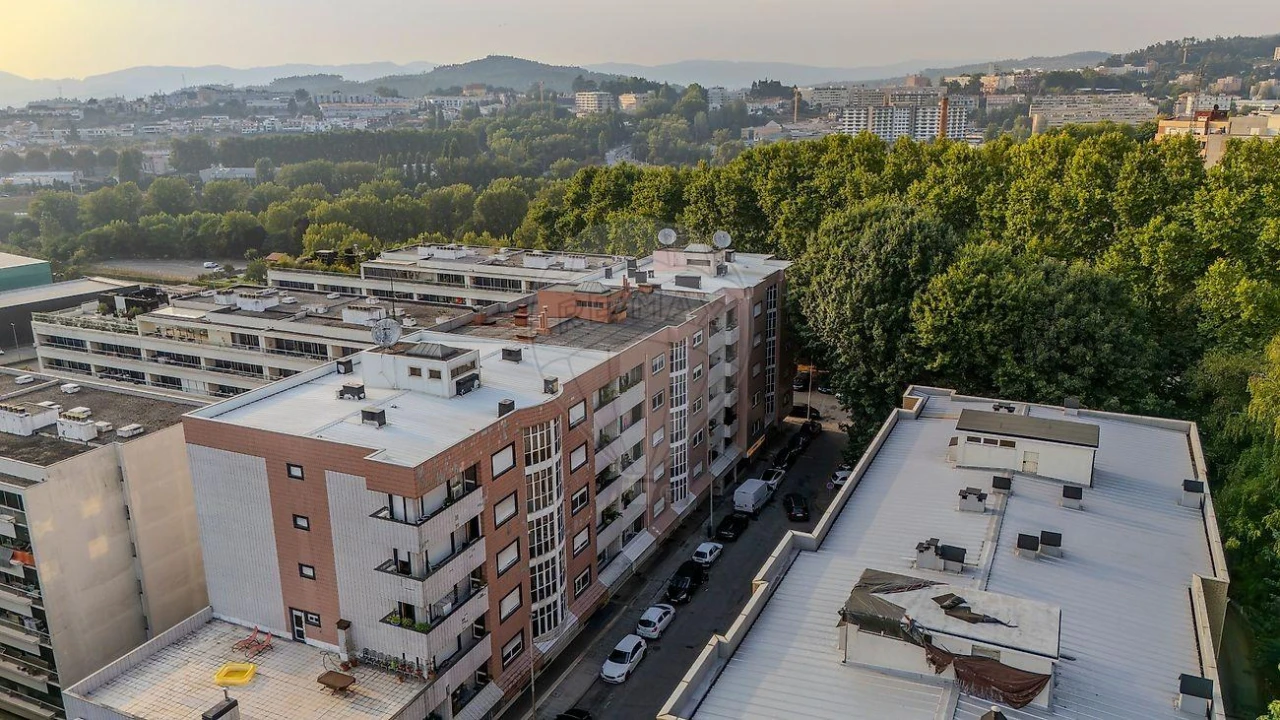 Apartamento T4 para Venda em Creixomil Foto 36