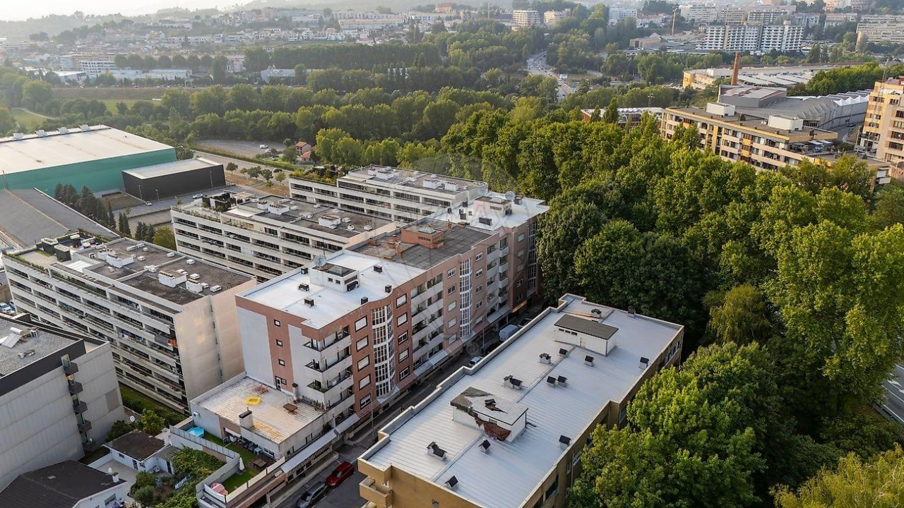 Apartamento T4 para Venda em Creixomil Foto 38