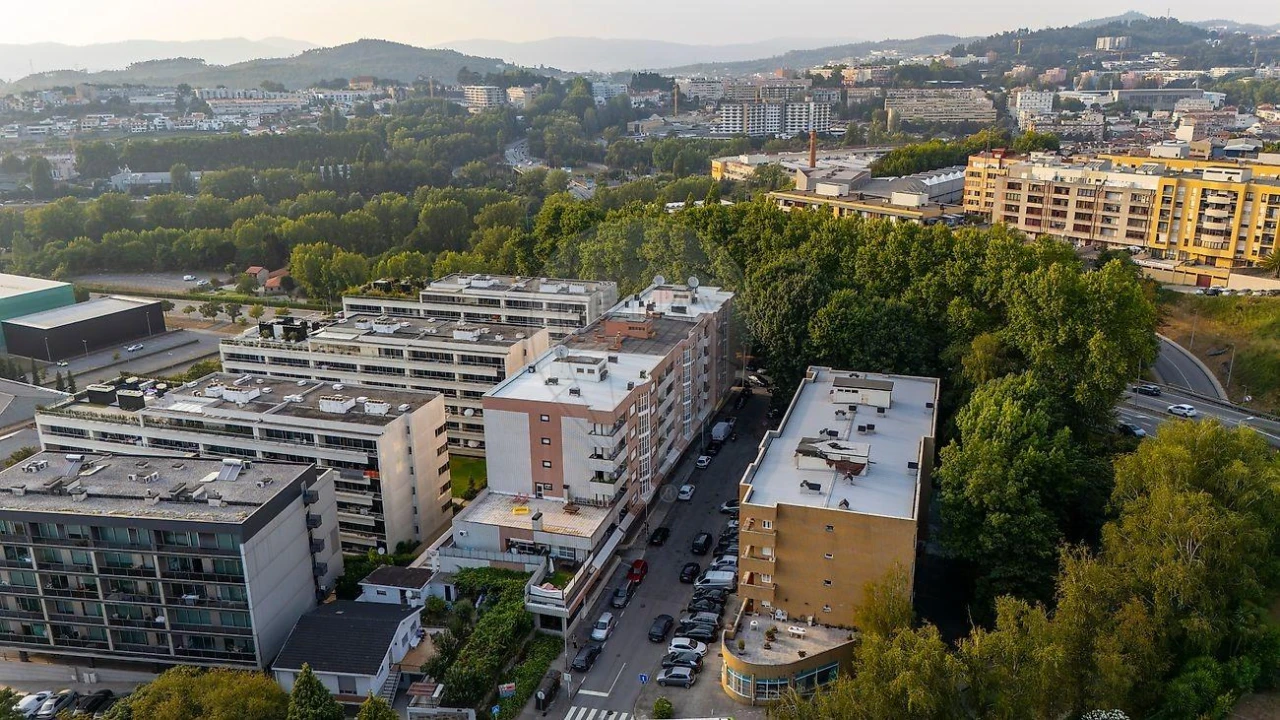 Apartamento T4 para Venda em Creixomil Foto 40