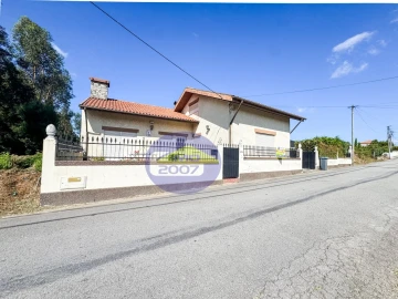 Moradia T3 para Venda em Nogueira da Regedoura