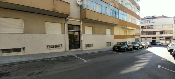 Armazém para Venda em Seixal, Arrentela e Aldeia de Paio Pires