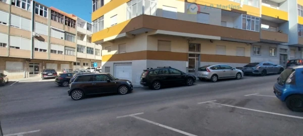 Armazém para Venda em Seixal, Arrentela e Aldeia de Paio Pires