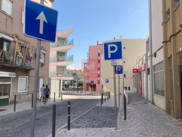 Garagem para Arrendamento em Mina de Água