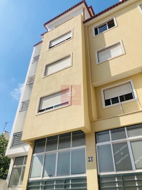 Garagem para Arrendamento em Mina de Água
