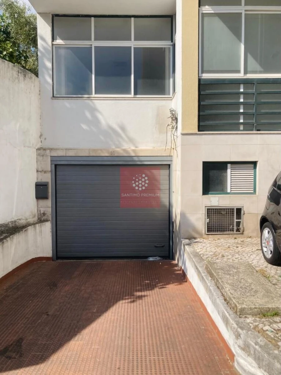 Garagem para Arrendamento em Mina de Água Foto 2