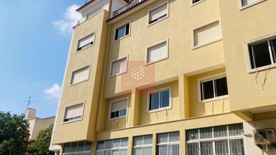 Garagem para Arrendamento em Mina de Água
