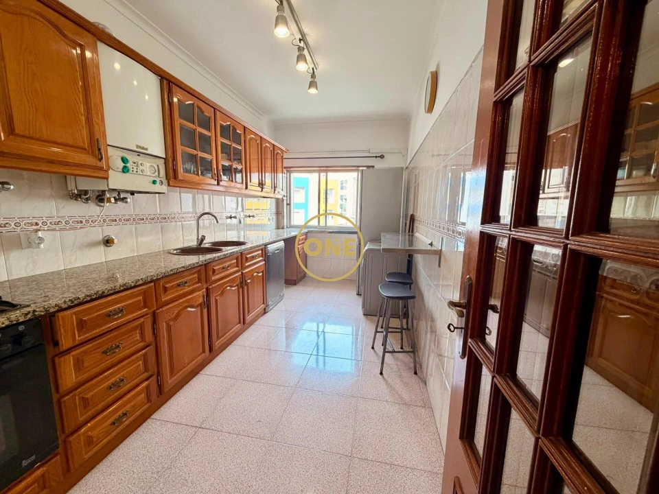 Apartamento T2 para Venda em Corroios Foto 3