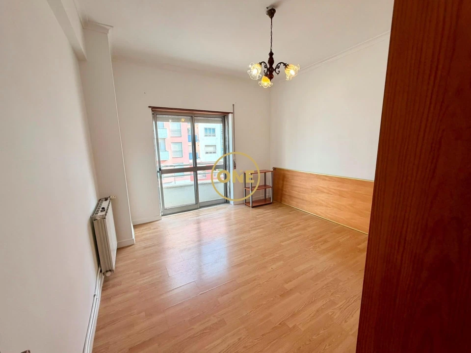 Apartamento T2 para Venda em Corroios Foto 11