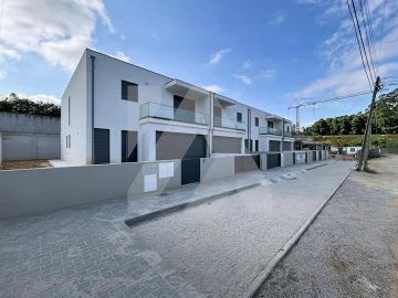 Moradia T3 para Venda em Santa Maria da Feira, Travanca, Sanfins e Espargo