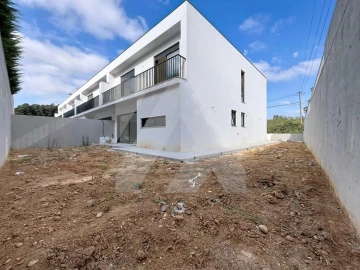 Moradia T3 para Venda em Santa Maria da Feira, Travanca, Sanfins e Espargo