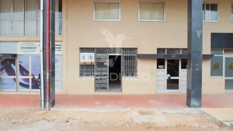 Armazém para Venda em Mafamude e Vilar do Paraíso