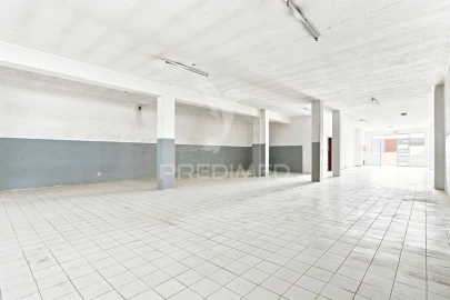 Armazém para Venda em Mafamude e Vilar do Paraíso