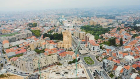 Armazém para Venda em Mafamude e Vilar do Paraíso