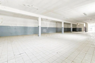 Armazém para Venda em Mafamude e Vilar do Paraíso