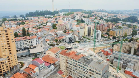 Armazém para Venda em Mafamude e Vilar do Paraíso