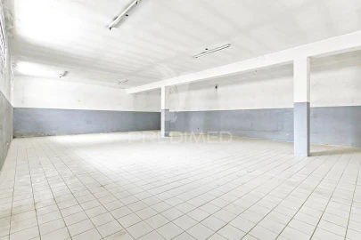 Armazém para Venda em Mafamude e Vilar do Paraíso