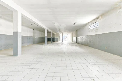 Armazém para Venda em Mafamude e Vilar do Paraíso