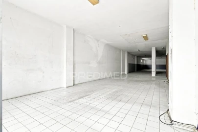Armazém para Venda em Mafamude e Vilar do Paraíso