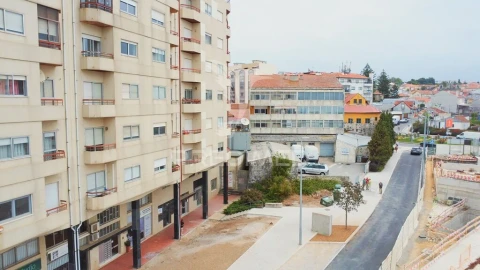 Armazém para Venda em Mafamude e Vilar do Paraíso
