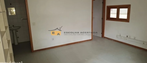 Armazém para Arrendamento em Vilar e Mosteiró